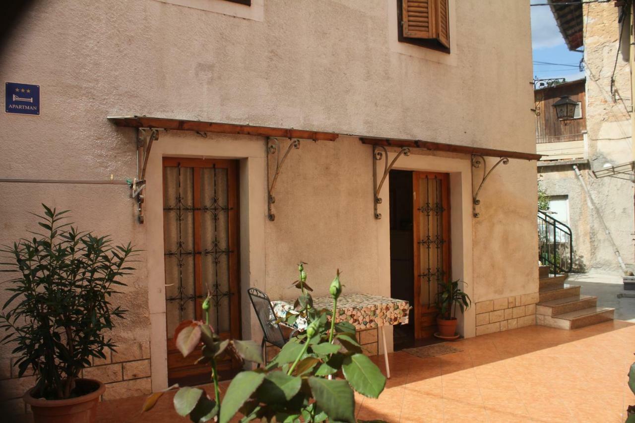 Apartmani Banina Ika Εξωτερικό φωτογραφία