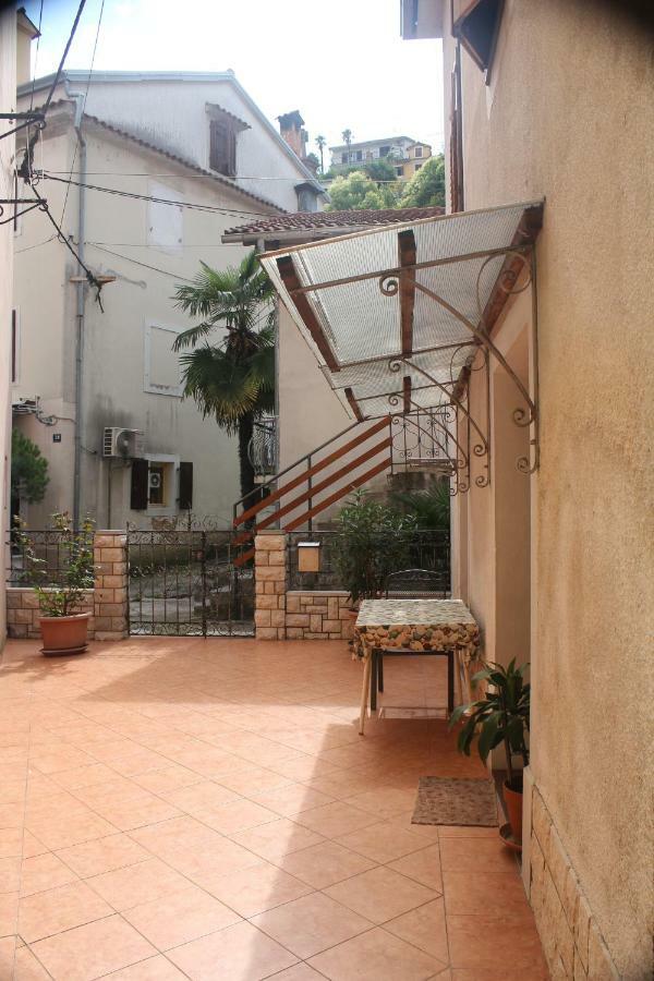 Apartmani Banina Ika Εξωτερικό φωτογραφία
