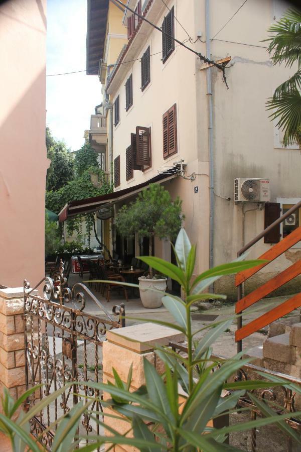 Apartmani Banina Ika Εξωτερικό φωτογραφία