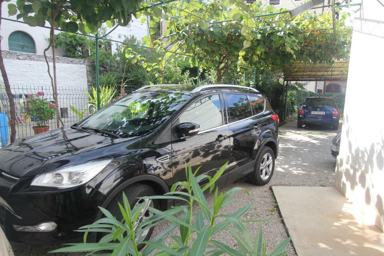 Apartmani Banina Ika Εξωτερικό φωτογραφία