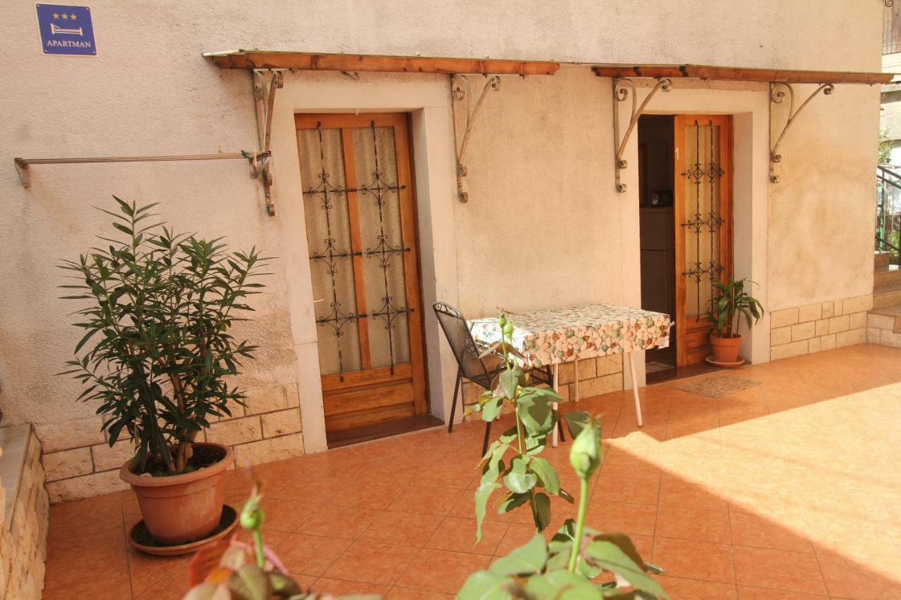 Apartmani Banina Ika Εξωτερικό φωτογραφία