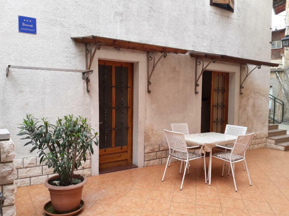 Apartmani Banina Ika Εξωτερικό φωτογραφία